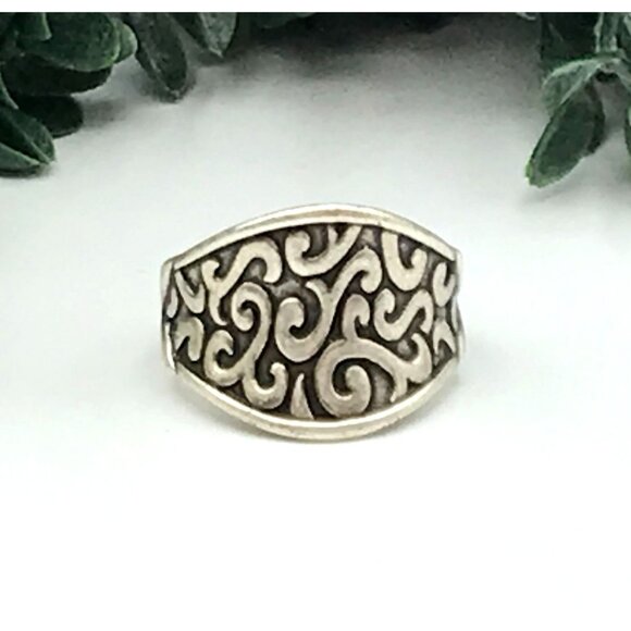 Vintage-Inspired Silver and Black Swirl Design Ring - Intricate Pattern & Bold S - Picture 1 of 7